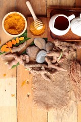 Phlai herb, Cassumunar ginger both fresh and as a powder 