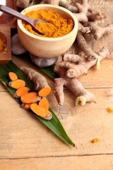 Phlai herb, Cassumunar ginger both fresh and as a powder 