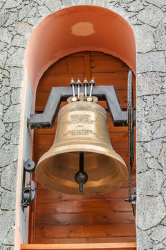  cloche et carillon électrifiés dans clocher d'église