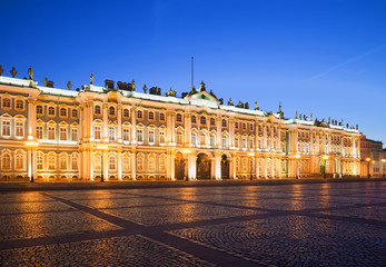 Зимний дворец белой ночью. Санкт-Петербург