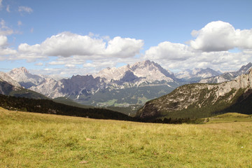 Fototapeta na wymiar Berg Dolomiten Alm Gipfel Gebirge