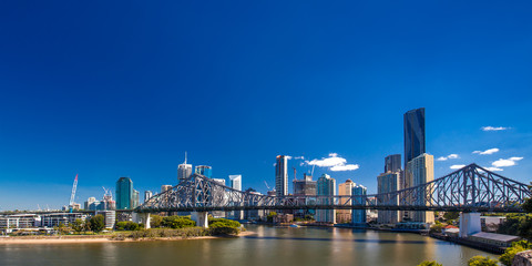 BRISBANE, AUS - MAY 12 2015: Brisbane Skyline with Story Bridge - obrazy, fototapety, plakaty