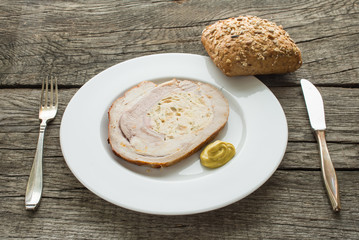 Scheibe gefüllte Kalbsbrust mit Senf