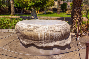 egyptian column pedestal