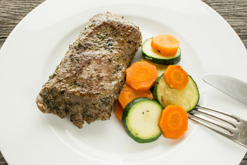 Gegrillter marinierte Lammrücken