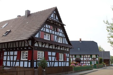 Fototapeta na wymiar Alte Gebäude und Fachwerkhäuser in Baden-Württemberg.