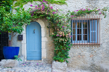 Fototapeta na wymiar Porch in Southern France, Cagnes-sur-Mer