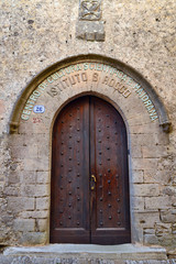 porta in legno intarsiato