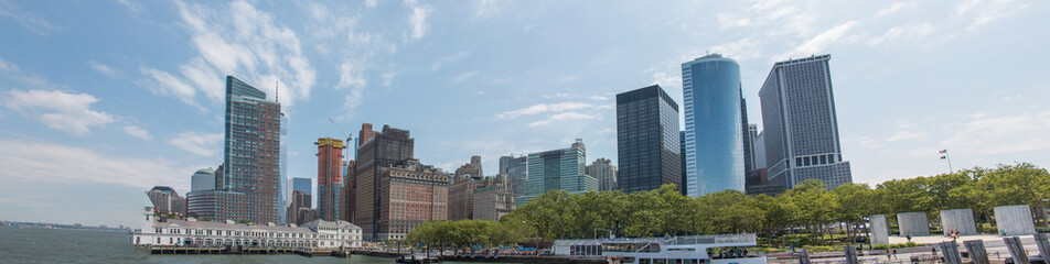Obraz na płótnie Canvas Panoramic View of Manhattan from the Battery Park