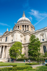 Fototapeta na wymiar Majesty of St Paul Cathedral on a sunny day, London