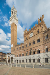 Fototapeta na wymiar SIENA, ITALY - June 13, 2015: tourists enjoy Piazza del Campo square in Siena, Italy.