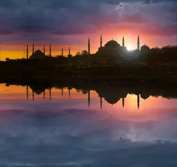 Zelfklevend Fotobehang Sunset over iconic Istanbul silhouette © nexusseven