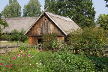 Fototapeta na wymiar The wooden barn