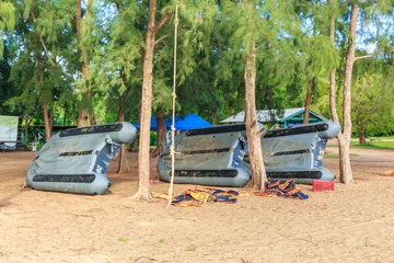 Foto op Plexiglas Three Inflatable Boats for military training on the beach © sarayuth3390