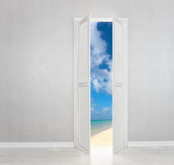  White Door open to the perfect beach