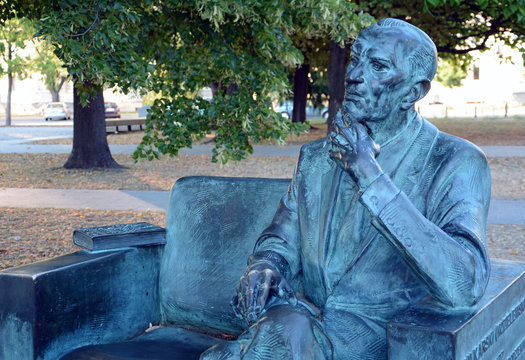 Jan Karski, Denkmal in Warschau 