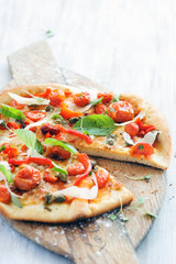 Gourmet roasted tomato pizza