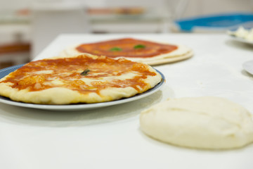 pizza fatta in casa con forno elettrico