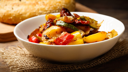 gegrilltes Gemüse und Toast - grilled veggies and toast