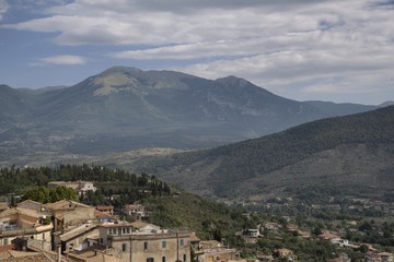 Fototapeta na wymiar Vista dei monti Ernici
