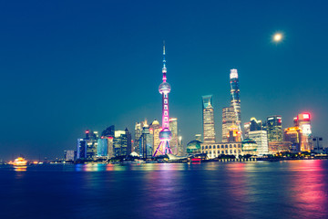 Obraz na płótnie Canvas Beautiful Shanghai skyline at night,，China