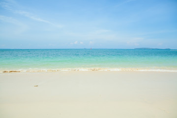 Fototapeta premium Beautiful sea and sand