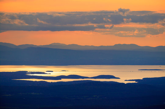 Fototapeta Sunset over Lake Champlain