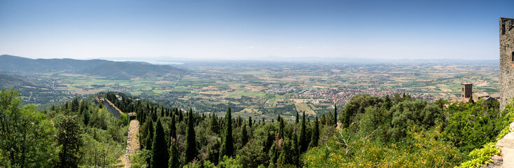 Fototapeta na wymiar View from the top of Cortona with Lake Trasimeno in background