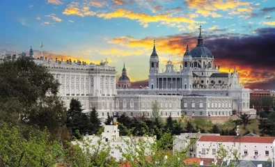 Zelfklevend Fotobehang Madrid, Almudena-kathedraal en Koninklijk Paleis - Spanje © TTstudio