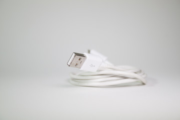 Weißes USB Kabel