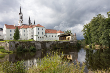 Fototapeta na wymiar Klooster in Vissy Brod