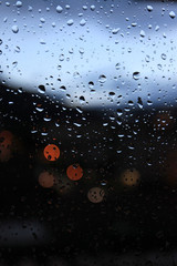 gotas de lluvia en el cristal 8393-f15
