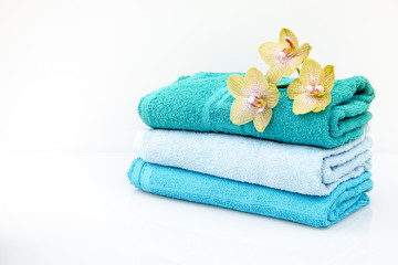 Obraz na płótnie Canvas SPA towels in a set with accessories for the bath