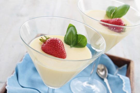 white chocolate mousse dessert