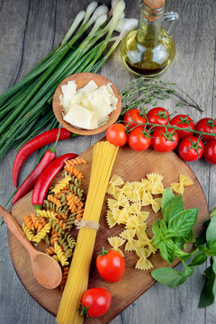 Different kinds of raw pasta