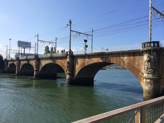 Puente entre Irun Espana Hendaya Francia 