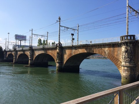 Puente entre Irun Espana Hendaya Francia 