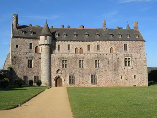 Fototapeta na wymiar Weg zum Schloss de la Roche Jagu