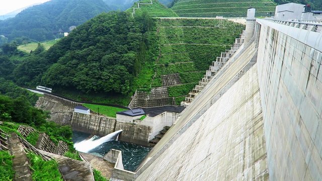 治水目的の湯西川ダム
