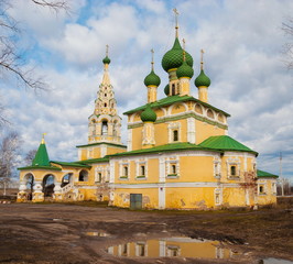 Fototapeta na wymiar The ancient temple of St. John the Baptist in the old Russian town of Uglich