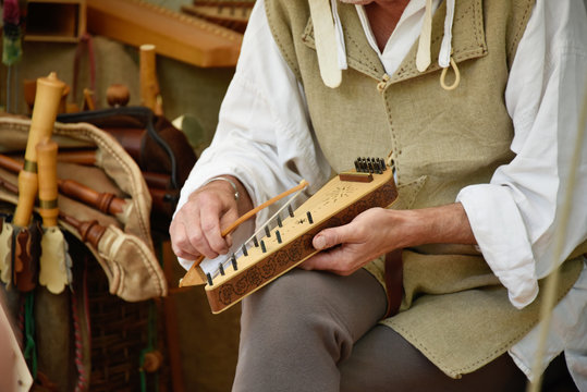 Psaltery Being Played