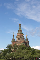 Fototapeta na wymiar Peter and Paul Cathedral in Peterhof, Russia