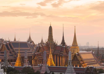 Foto op Canvas Wat Phra Kaew, Temple of the Emerald Buddha and Grand Palace at twilight in Bangkok, Thailand © Getty Gallery