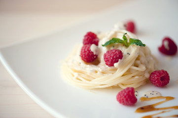 Spaghetti with raspberry in cream sauce