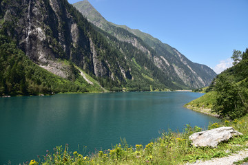 Fototapeta na wymiar idyllischer Bergsee im Zillertal / Tirol