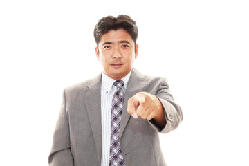 真剣な表情のビジネスマン