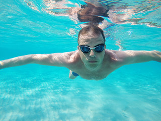 Naklejka premium Under water