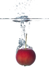 Obraz premium Red apple fell into water