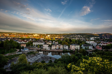 Fototapeta premium Panorama von Bad Kreuznach an einem Sommerabend