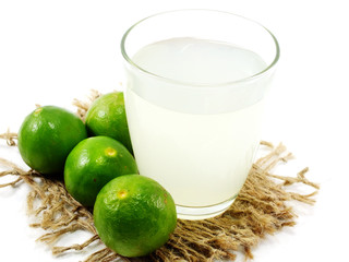 glass filled with fresh made lime juice